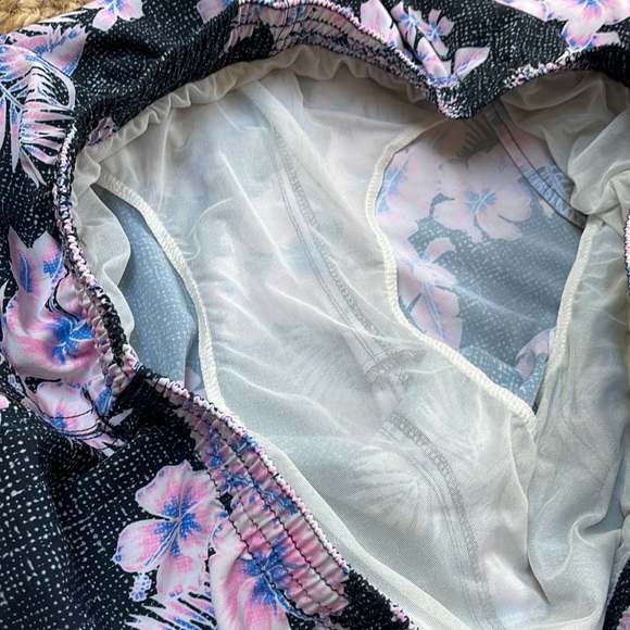 Chubbies Hawaiian Print Swim Trunks, zipper pocket size 2XL - Picture 6 of 6